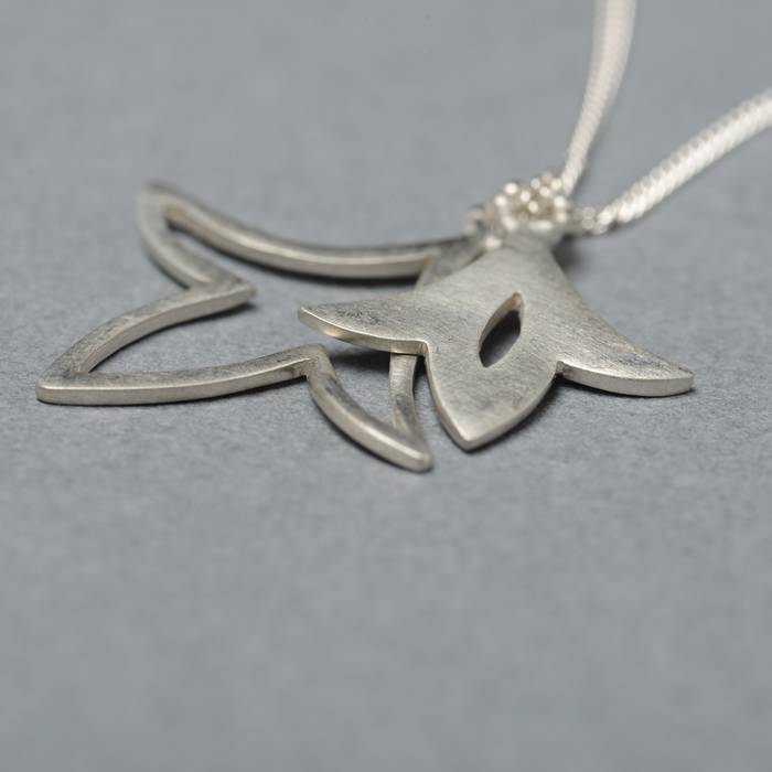 Lily Necklace Silver Side