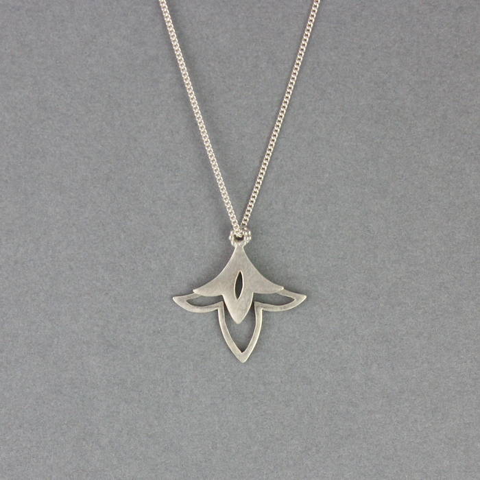 Lily Necklace Silver